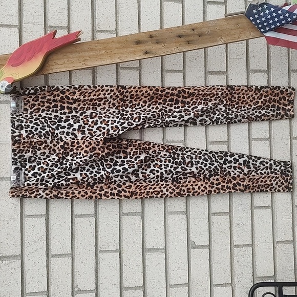 Leopard Leggings - Picture 9 of 10